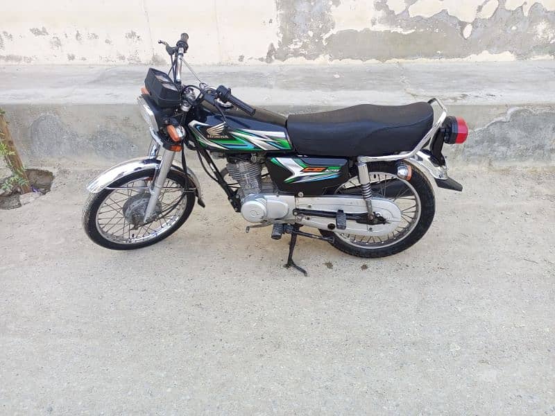 Honda 125 genuine condition Karachi no black 11