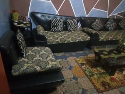 7 seater sofa set with table condition 10/9