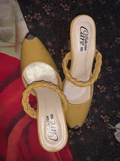 mustard heel shoes