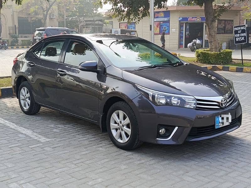 Toyota Altis Grande 2017 full option 2