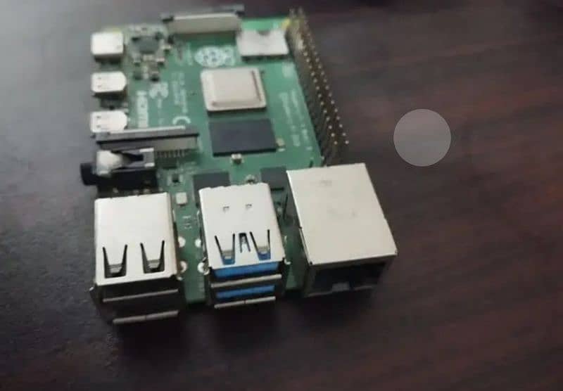 Raspberry Pi 4 - 4GB 1