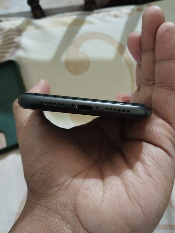 iphone 11 colour black 3