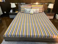 Interwood bed set