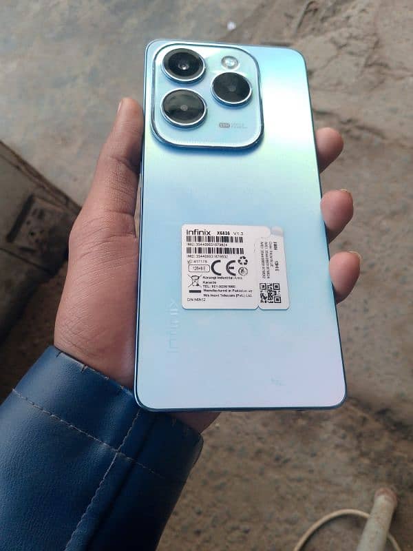 Infinix hot 40 8 GB 128 GB  condition 10/10 box charge completely 4