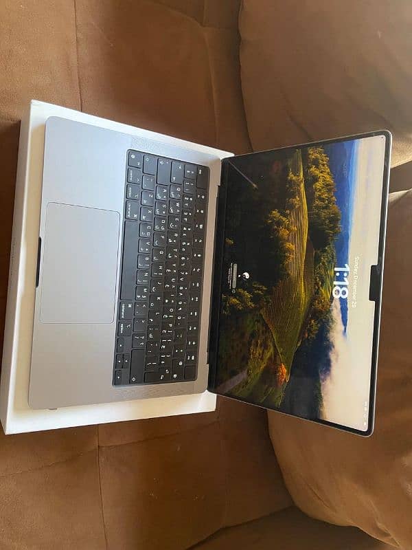 MacBook Pro M3 8/512 0