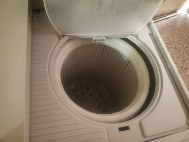 super Asia Washing machine with spinner excellent condition 1