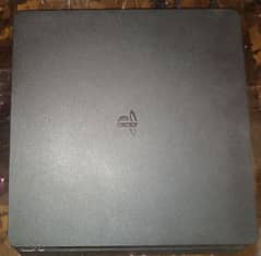 Ps4 slim 1Tb sealed with 2 CDs