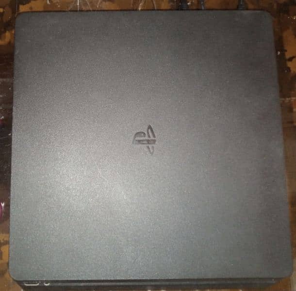 Ps4 slim 1Tb sealed with 2 CDs 0