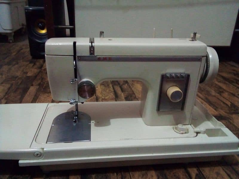 Janome 369 sewing machine 3