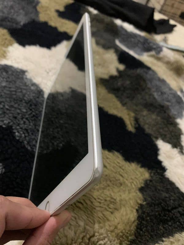 Ipad 7th generation 32 GB 6