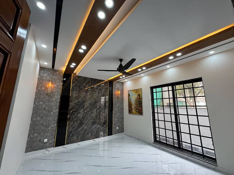 10.5 Marla Luxury Designer Corner & Facing Park House For Sale In Bahria Town Lahore 15