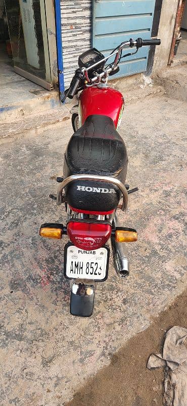 Honda CD70 3