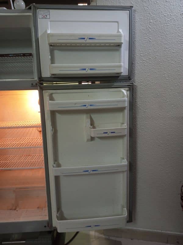 Haier Fridge Medium Size in good condition 3