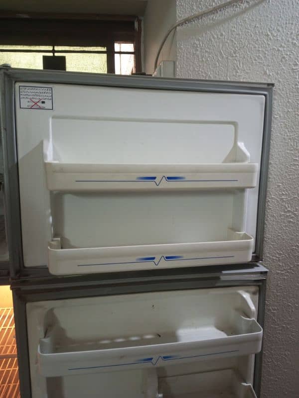 Haier Fridge Medium Size in good condition 4