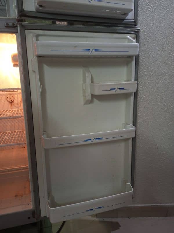 Haier Fridge Medium Size in good condition 5