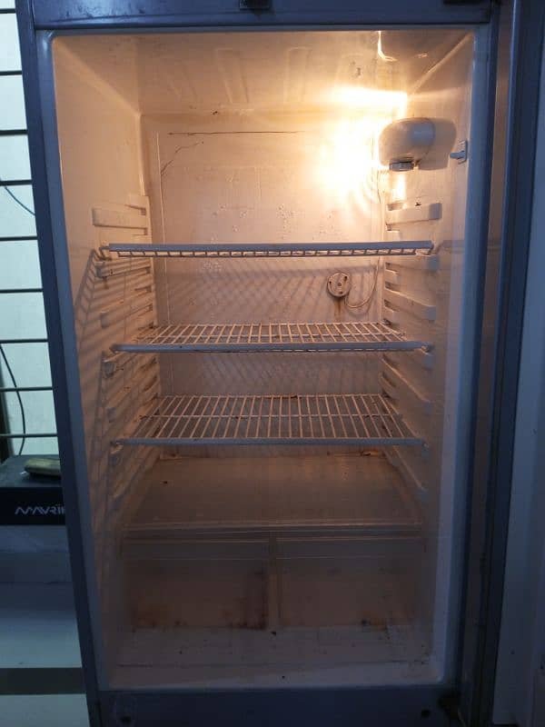 Haier Fridge Medium Size in good condition 7