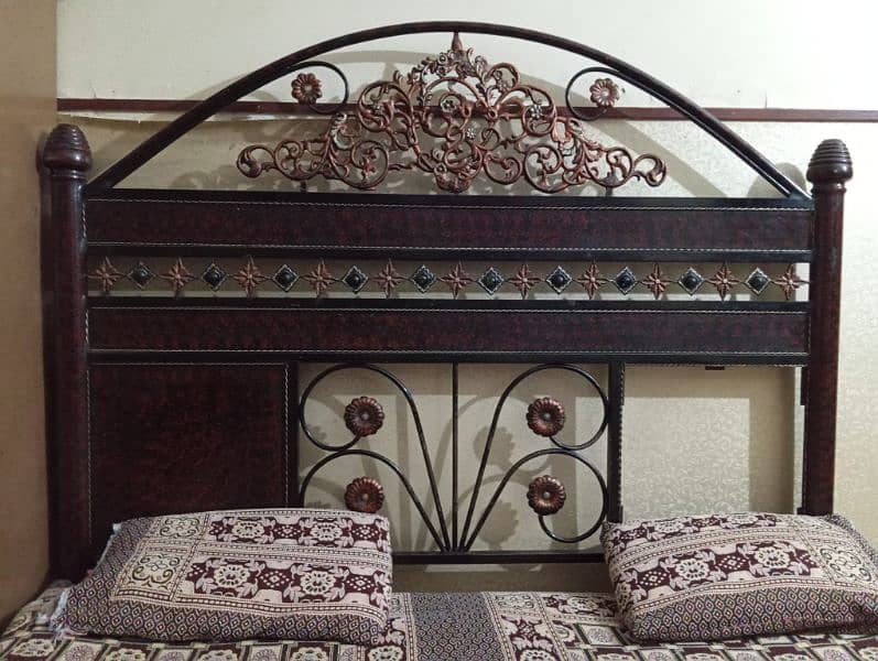 Beautiful Iron Bed & Dressing Table 0