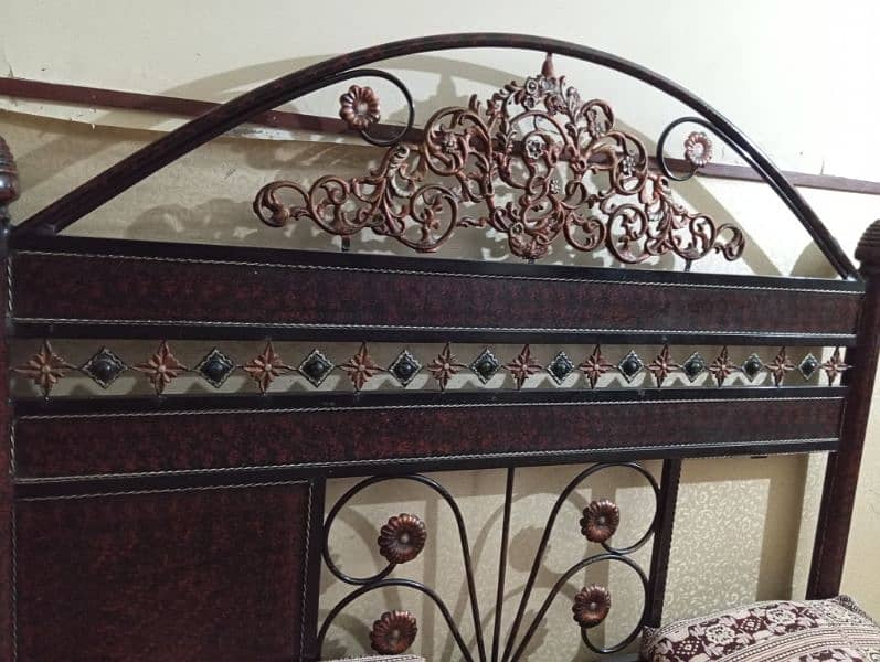 Beautiful Iron Bed & Dressing Table 3