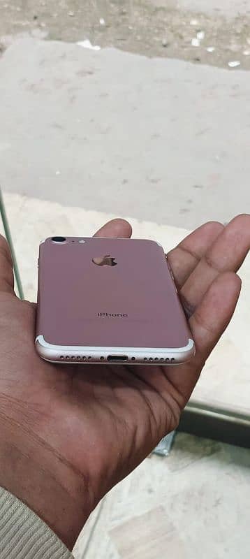 i am selling my iphone 7 pta 128 gb 3