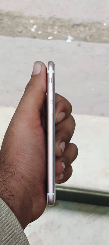 i am selling my iphone 7 pta 128 gb 4