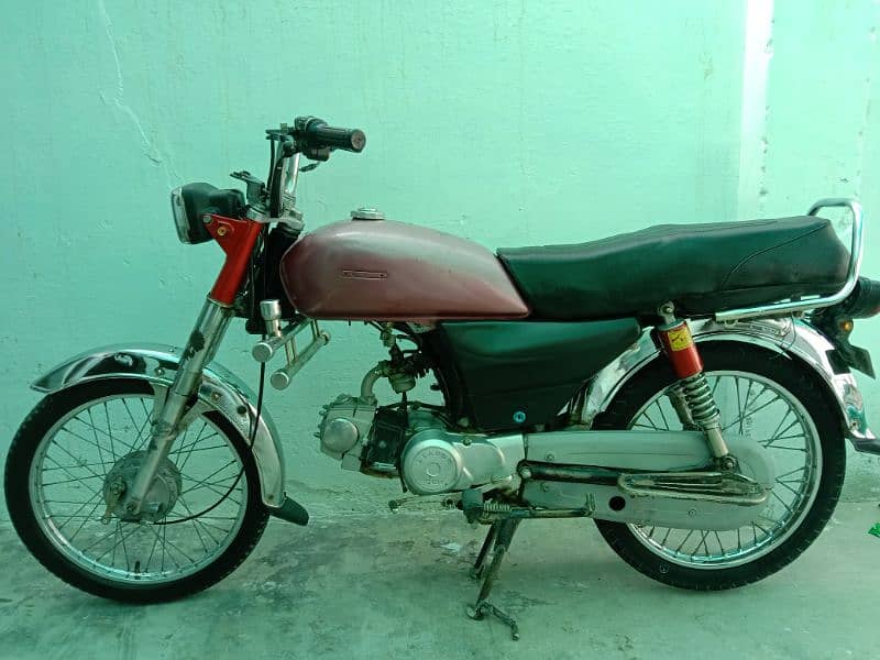 leader 70cc Bike sell  new tayre only Whatsapp contect 03705582499 1