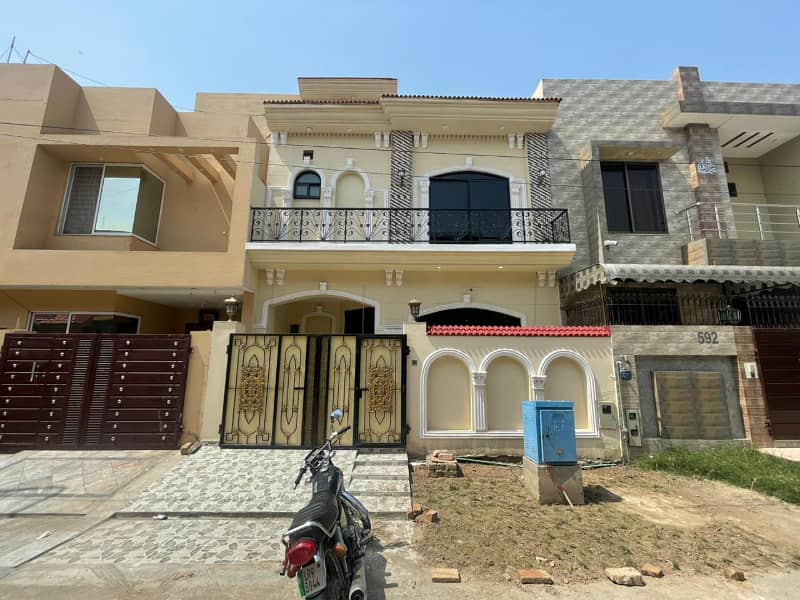 4 Marla luxury House available For Sale In Paragon City Lahore 0