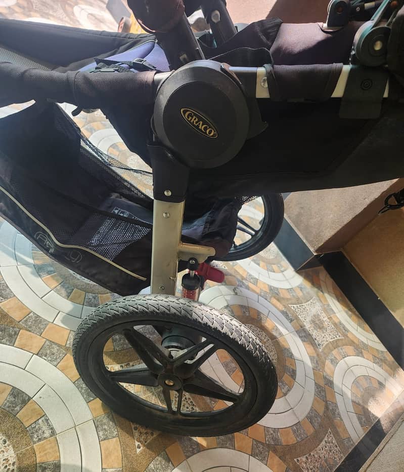 Graco original baby Stroller with shocks 2