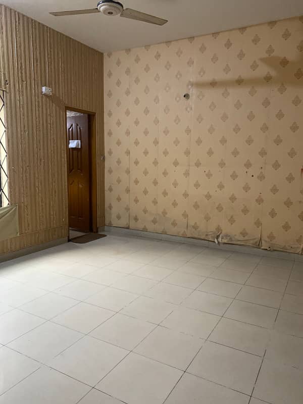 8 Marla House Near Main Road Suitable for office or Residence Gulberg 2 4