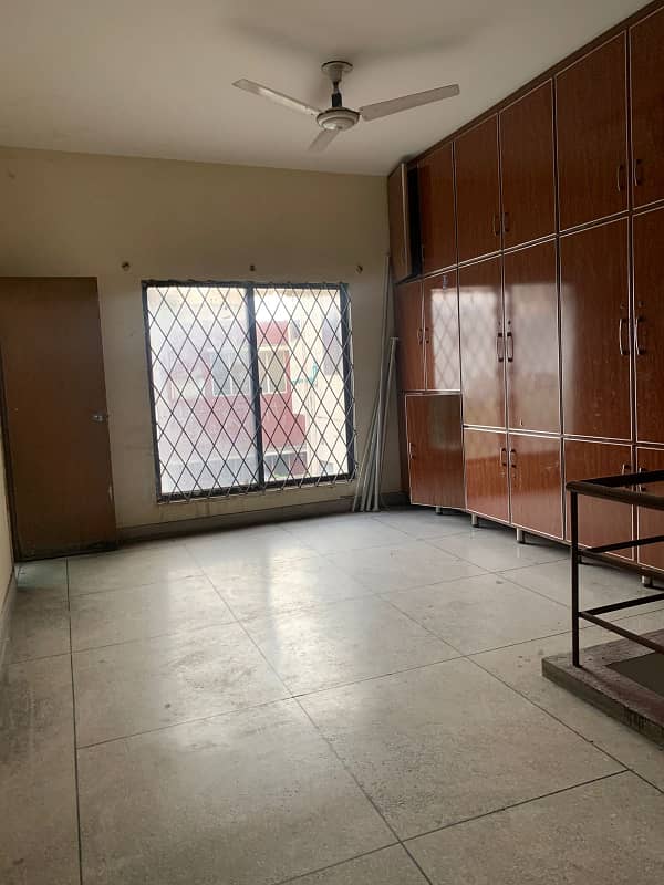 8 Marla House Near Main Road Suitable for office or Residence Gulberg 2 9