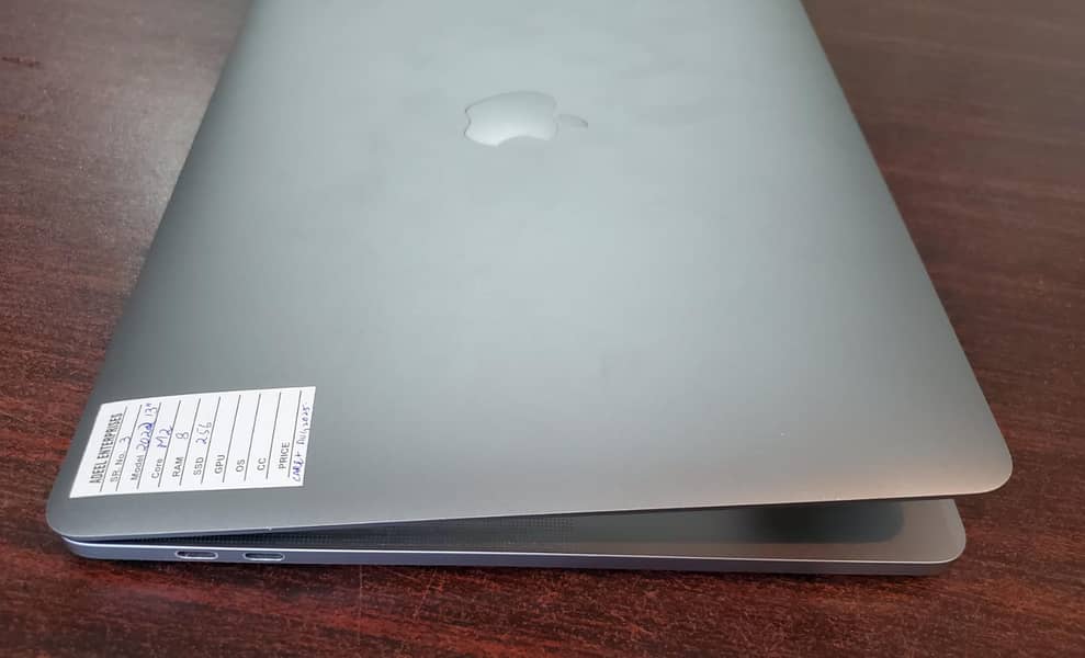 Macbook Pro M2 2022 13" 8gb ram 256gb ssd Care plus 2