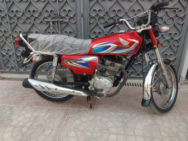 Honda 125 model 2022 Karachi number 033/0371/8656 only call no message 0