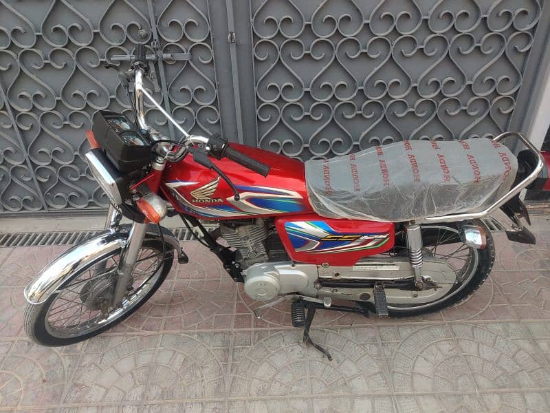 Honda 125 model 2022 Karachi number 033/0371/8656 only call no message 1