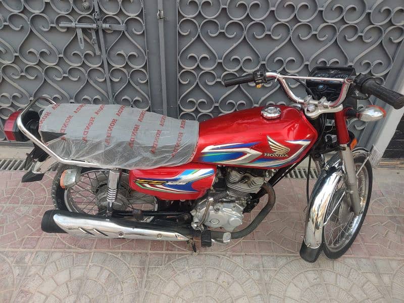 Honda 125 model 2022 Karachi number 033/0371/8656 only call no message 2