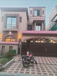 8 Marla House For Sale In Bahria Town Lahore