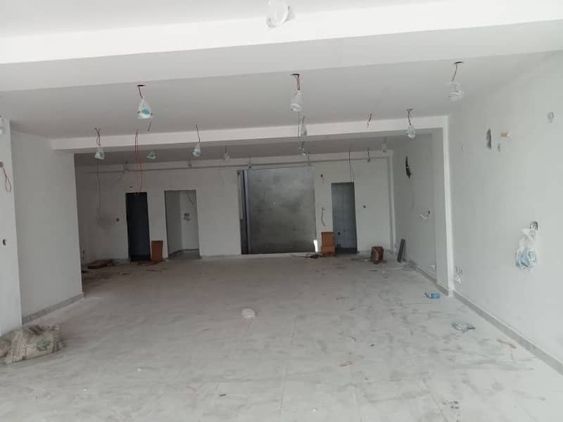 Main MM Alam Road Shop 2800sq. ft Double Unit Gulberg 3 For Rent 1