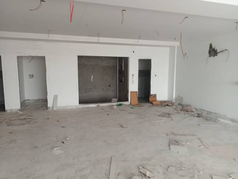 Main MM Alam Road Shop 2800sq. ft Double Unit Gulberg 3 For Rent 3