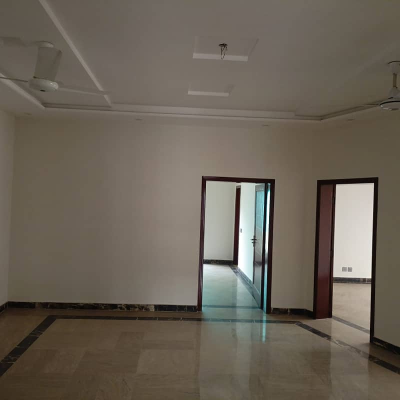 10 Marla House For Sale in Bahria Town Lahore. 13