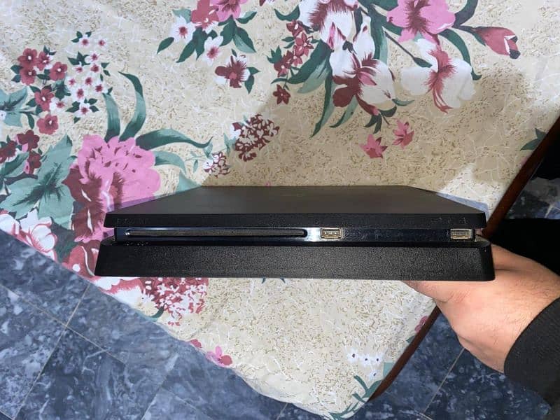 PS4 SLIM 1 TB 5