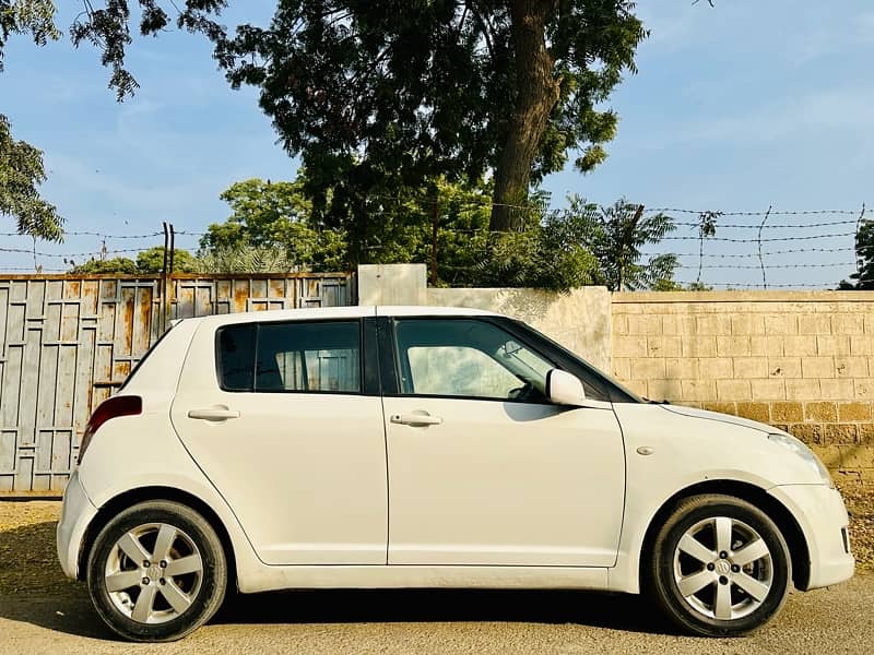 Suzuki Swift DLX 2018 in Excellent Condition 4