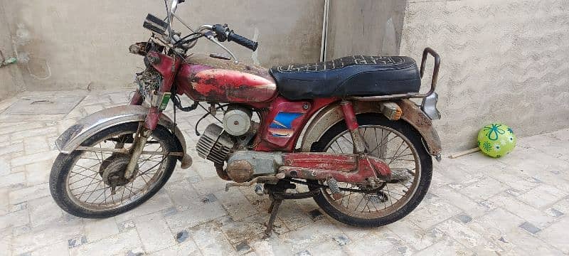 Yamaha solo sale sukkur number 1