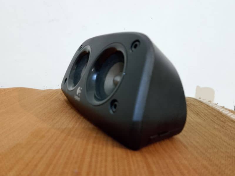 Logitech original center speaker 1