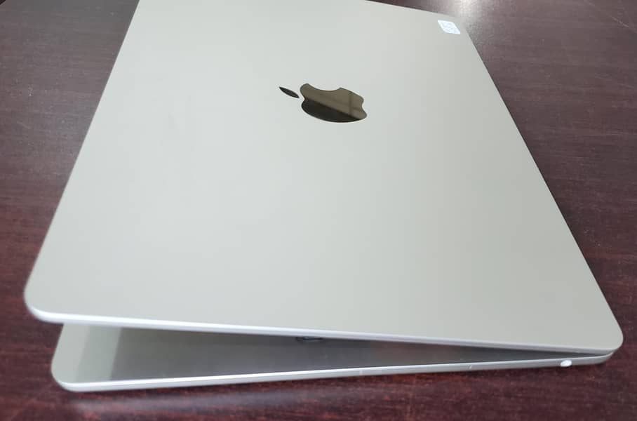 Macbook Air M2 2022, 8gb ram , 256gb ssd 4