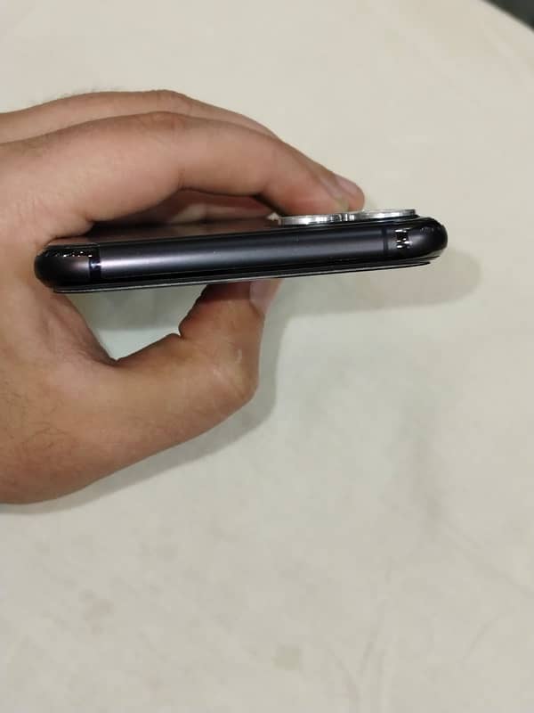 iPhone 11 Pro Max 256Gb Dual sim Pta Approved 1