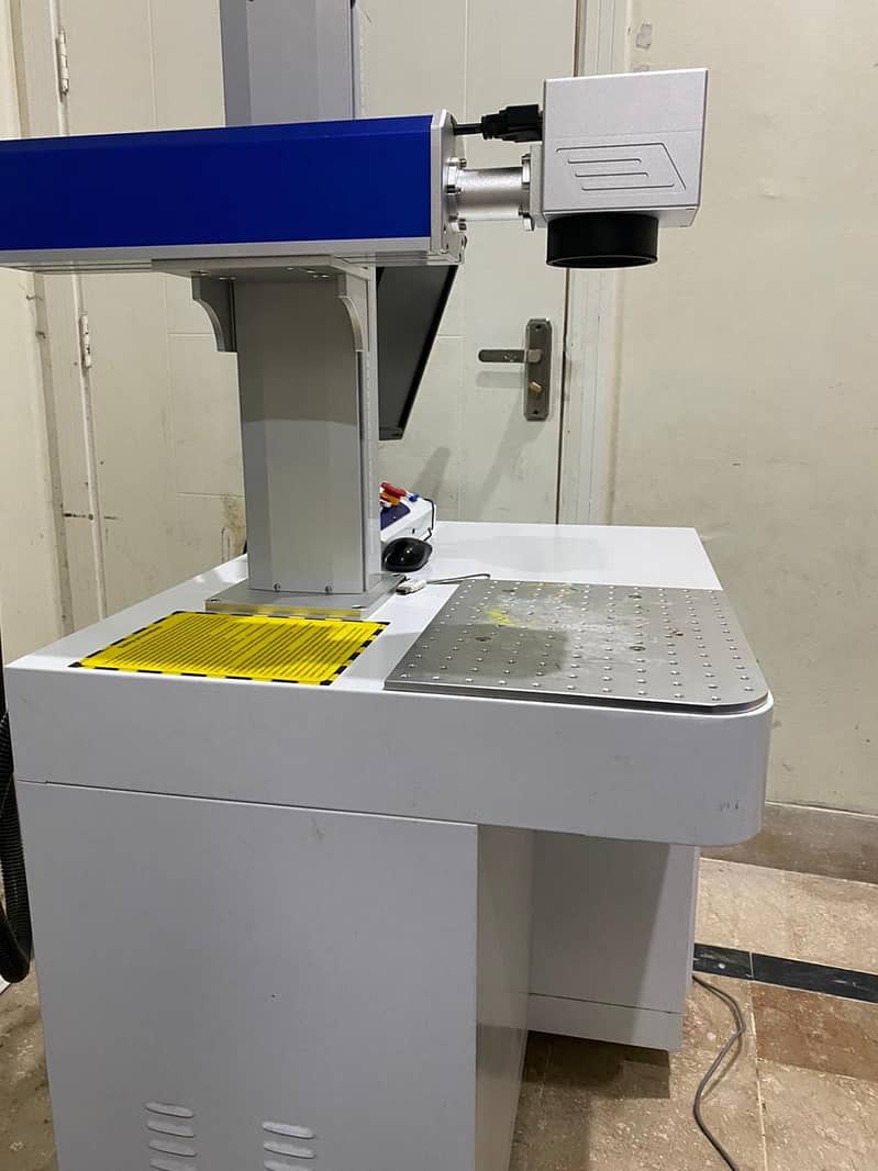 Fiber Laser Marking Machine With 3 Lens 4