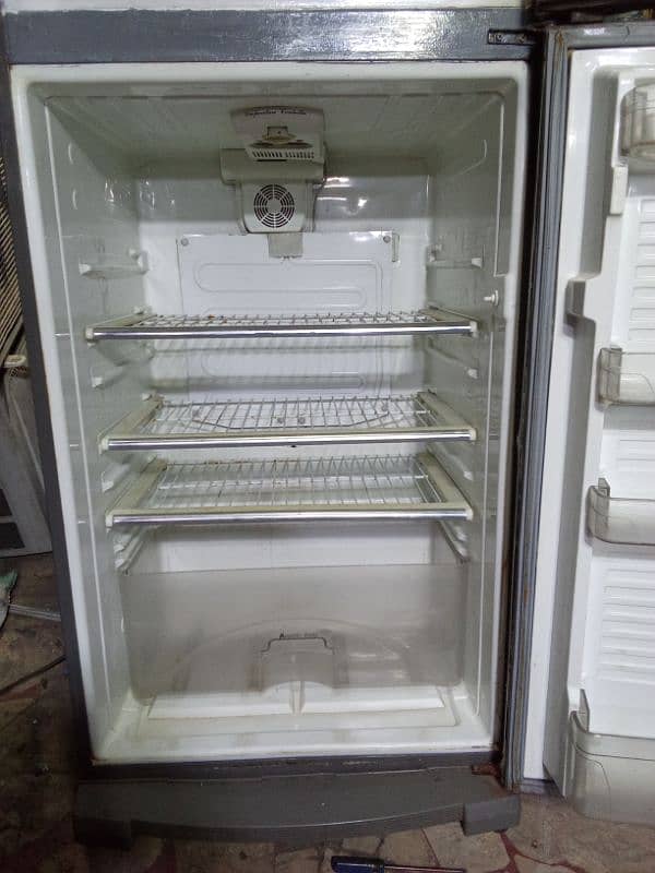 dawlance refrigerator working 100% 10/10 price 35000 2