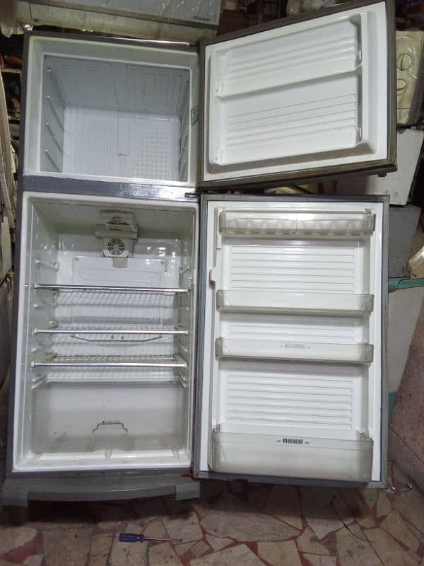 dawlance refrigerator working 100% 10/10 price 35000 4