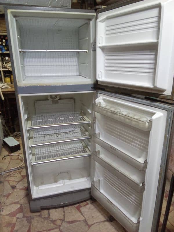 dawlance refrigerator working 100% 10/10 price 35000 5