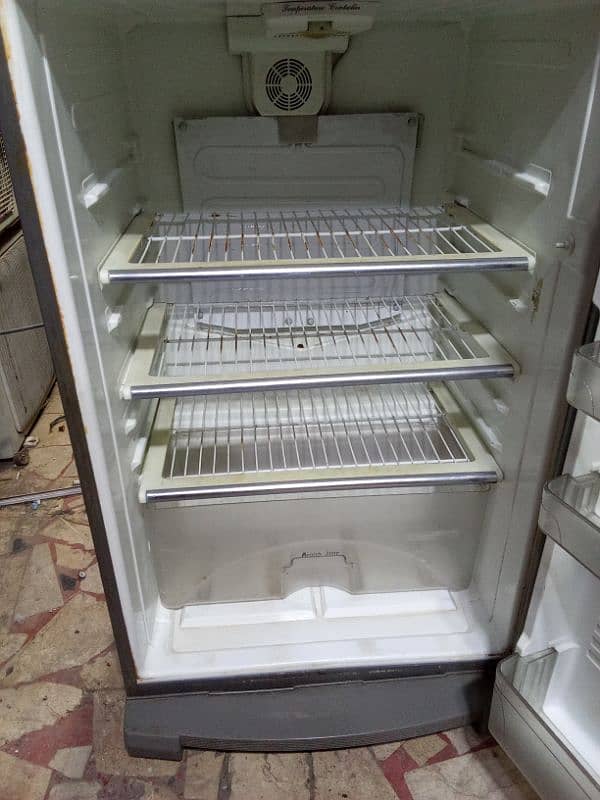 dawlance refrigerator working 100% 10/10 price 35000 6