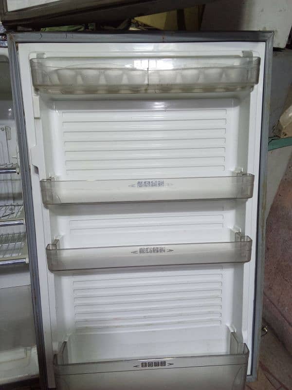 dawlance refrigerator working 100% 10/10 price 35000 10