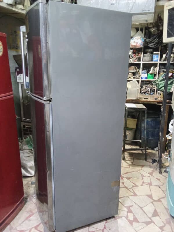 dawlance refrigerator working 100% 10/10 price 35000 13